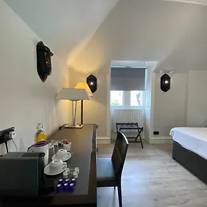 No6 West Coates 3* Edinburgh